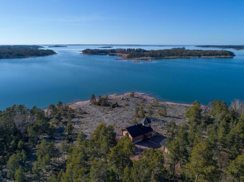 Ferienhaus Tornvillan – einzigartige Turmvilla am Meer mit eigener Sauna und Privatstrand — in Aland — Am Meer